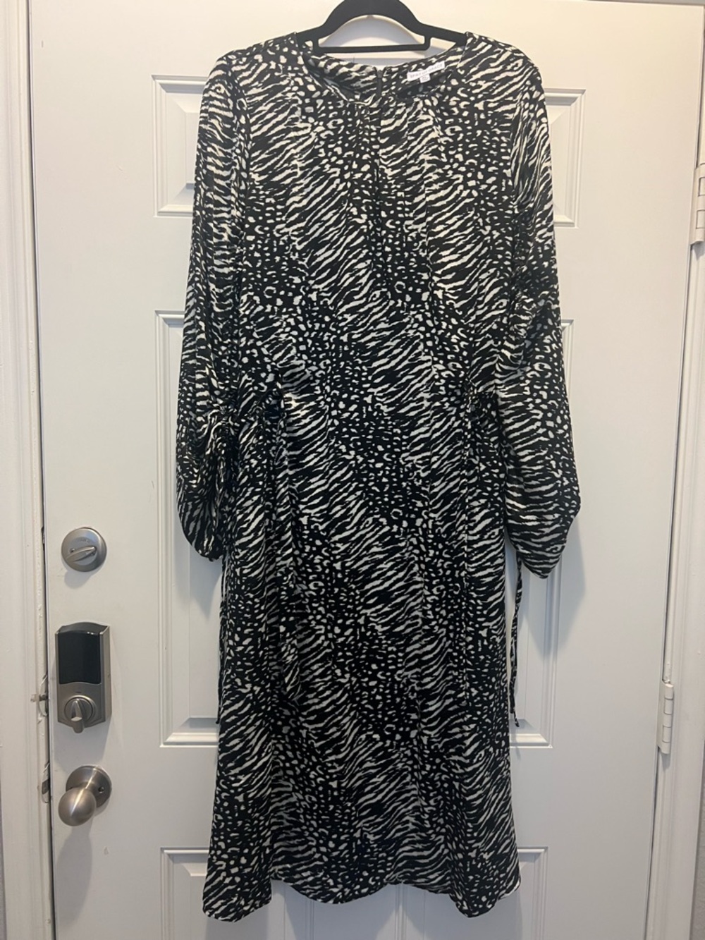 Women's Black & White Long Sleeve Animal-Print Midi Dress
